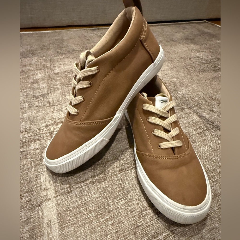 TOMS kids Tan Sneakers shoes